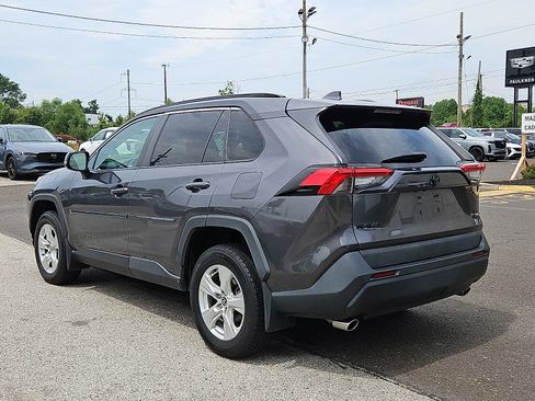 Used 2021 Toyota RAV4 XLE AWD/4WD image 6