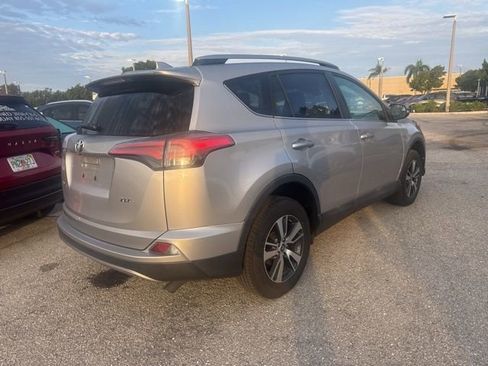 Used 2017 Toyota RAV4 XLE FWD image 2
