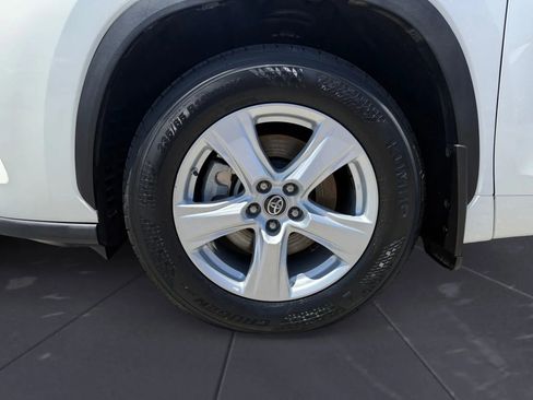 Used 2020 Toyota Highlander LE image 36