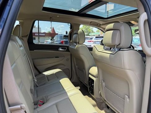Used 2018 Jeep Grand Cherokee Overland AWD/4WD image 10