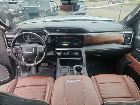 Used 2025 GMC Sierra 3500 Denali Ultimate image 14