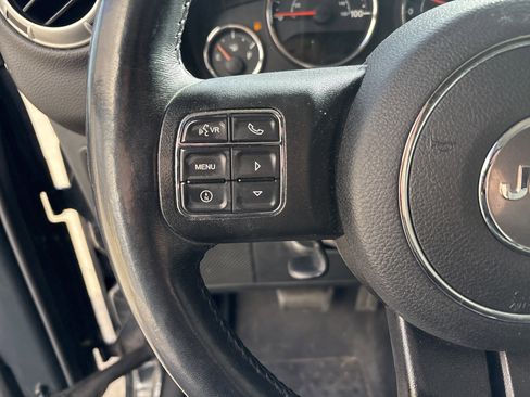 Used 2018 Jeep Wrangler Unlimited Rubicon w/ Cold Weather Group image 19