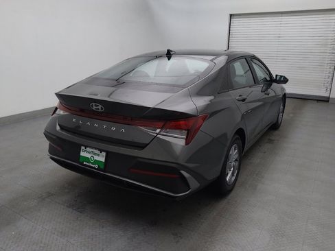 Used 2024 Hyundai Elantra SE image 9