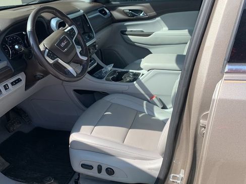 Used 2022 GMC Acadia SLT w/ Technology Package AWD/4WD image 8