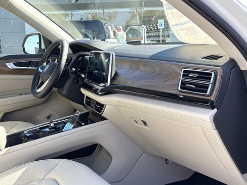 New 2026 Volkswagen Atlas SE FWD image 24