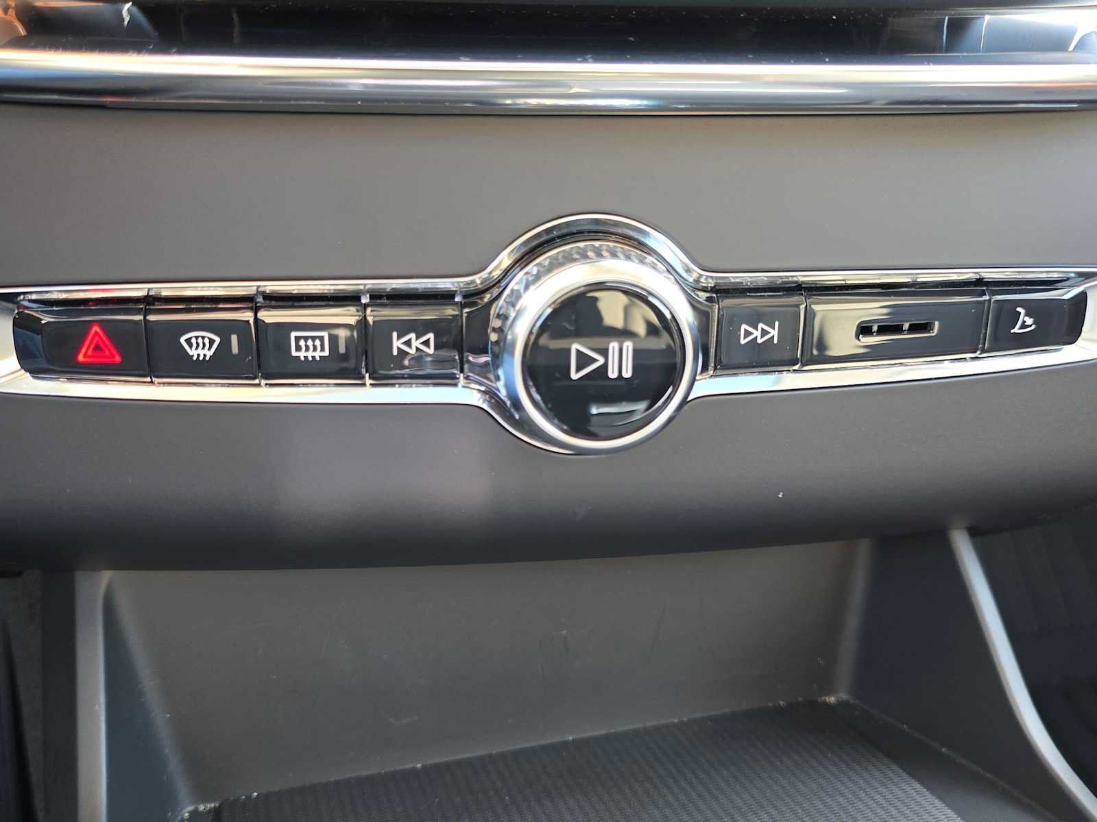Used 2026 Volvo XC90 B6 Ultra w/ Protection Package AWD/4WD image 30