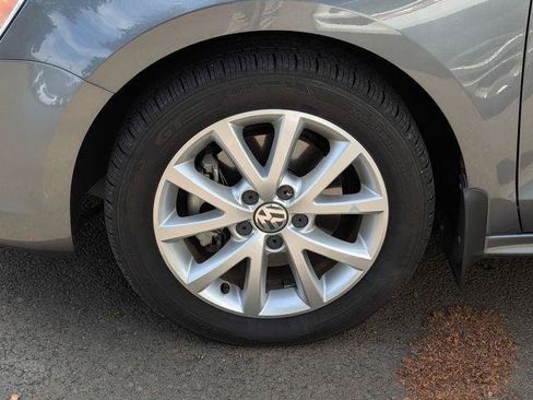 Used 2013 Volkswagen Jetta SE FWD image 3