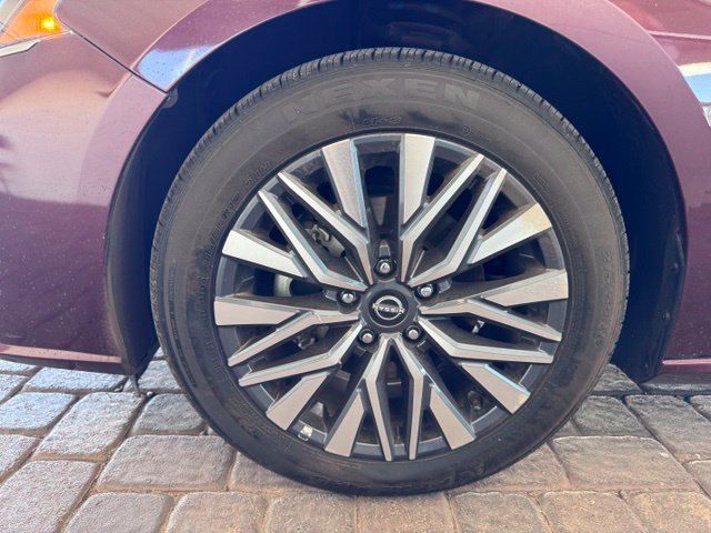 Used 2025 Nissan Altima 2.5 SV FWD image 23