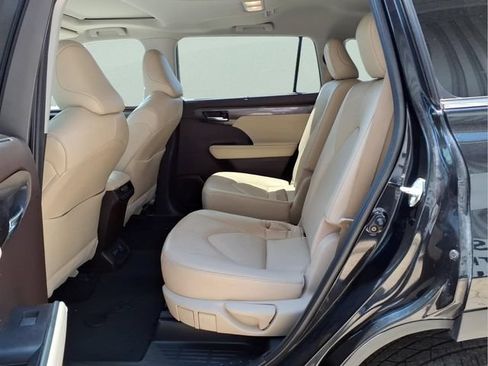 Used 2022 Toyota Highlander Limited AWD/4WD image 22