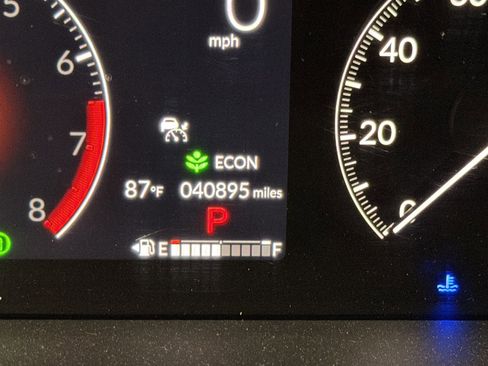 Used 2025 Honda Pilot EX-L image 17