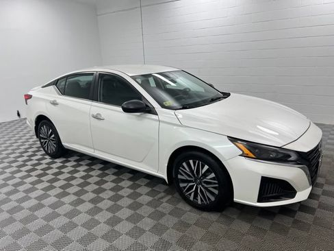 Used 2024 Nissan Altima 2.5 SV AWD/4WD image 4