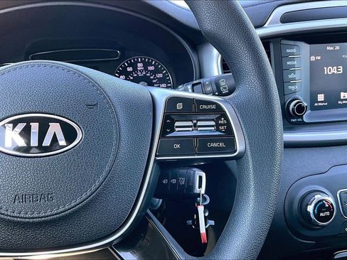 Used 2019 Kia Sorento LX image 25