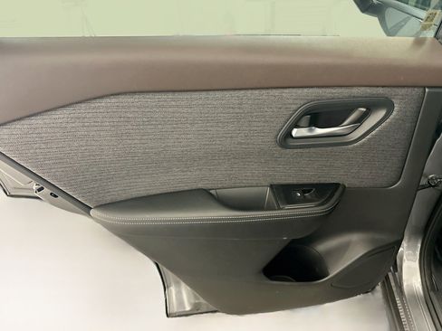 Used 2023 Nissan Rogue SV AWD/4WD image 26