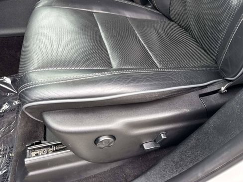 Used 2019 Jeep Grand Cherokee Overland AWD/4WD image 23