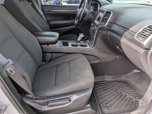 Used 2021 Jeep Grand Cherokee Laredo image 26