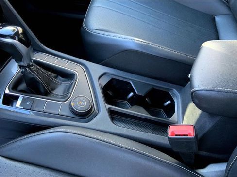 Used 2022 Volkswagen Tiguan SE image 17