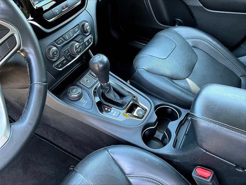 Used 2019 Jeep Cherokee Limited AWD/4WD image 22