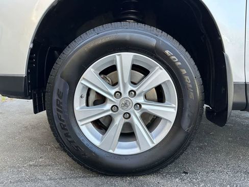 Used 2011 Toyota Highlander 2WD w/ Tech Pkg image 8