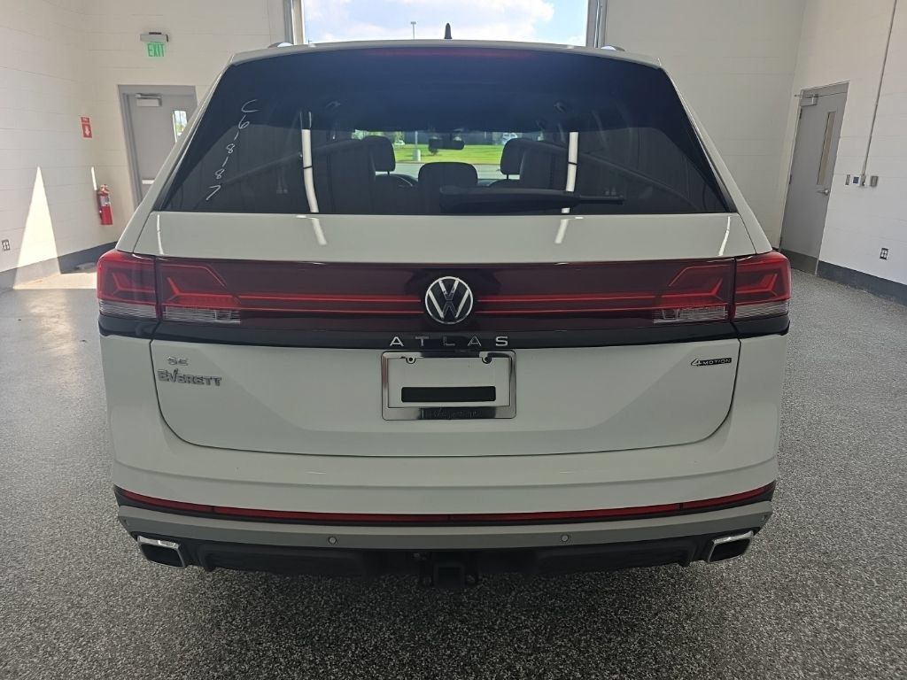 Certified 2024 Volkswagen Atlas Peak Edition SE AWD/4WD image 4