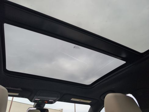 Used 2018 Cadillac XT5 Luxury w/ Driver Awareness Package image 33