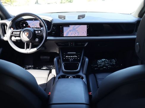 Certified 2025 Porsche Cayenne AWD/4WD image 21