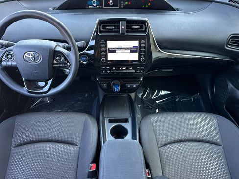 Used 2022 Toyota Prius LE image 25