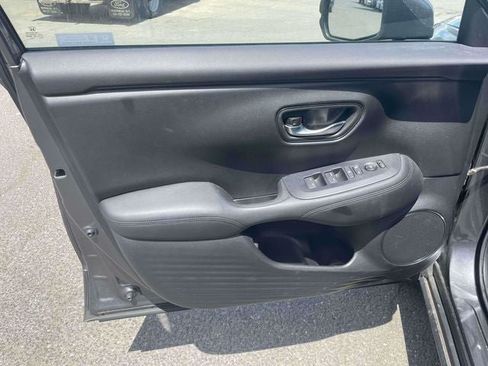 Used 2023 Honda HR-V LX image 17