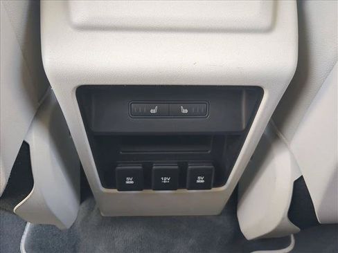 Used 2018 Land Rover Discovery Sport SE AWD/4WD image 16