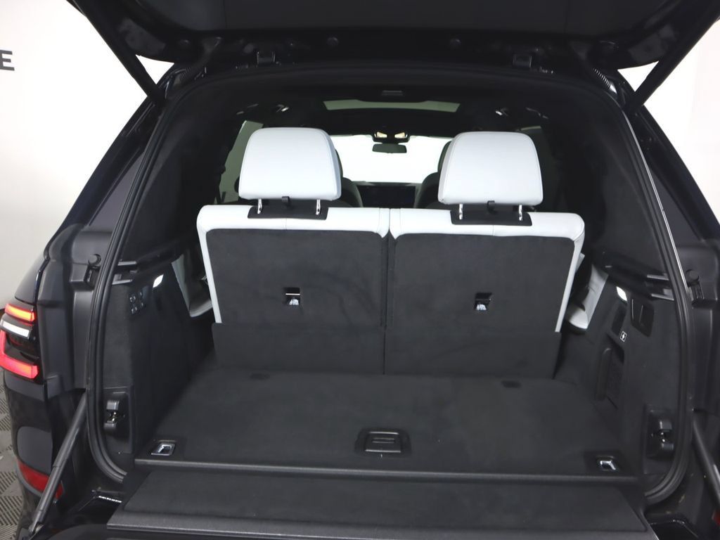 Used 2023 BMW X7 xDrive40i w/ M Sport Package AWD/4WD image 34