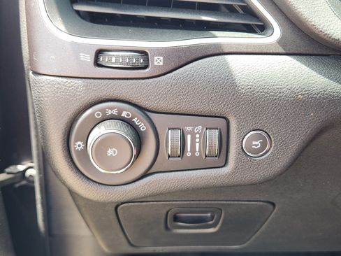 Used 2022 Jeep Cherokee Trailhawk w/ Sun, Sound & Nav Group AWD/4WD image 17