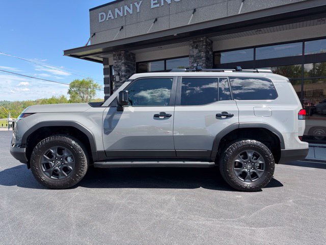 Used 2024 Lexus GX 550 AWD/4WD image 3