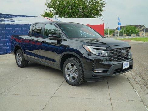 Used 2025 Honda Ridgeline TrailSport image 3