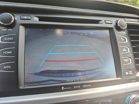 Used 2018 Toyota Highlander XLE AWD/4WD image 20