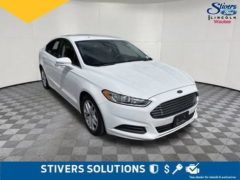 Used 2016 Ford Fusion SE FWD image 3