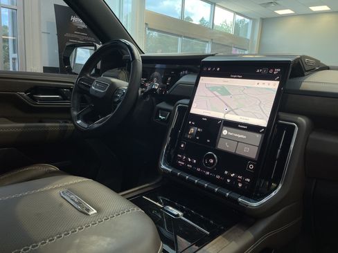 Used 2025 GMC Yukon XL Denali Ultimate w/ LPO, Floor Liner Package AWD/4WD image 38