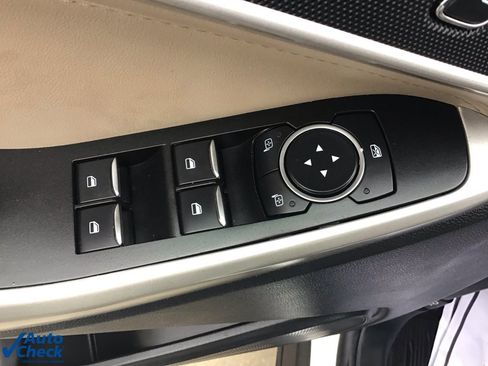 Used 2021 Ford Explorer XLT image 29