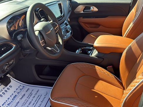 New 2026 Chrysler Pacifica Pinnacle image 27