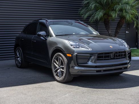 Certified 2026 Porsche Macan AWD/4WD image 6