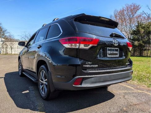 Used 2019 Toyota Highlander XLE AWD/4WD image 8
