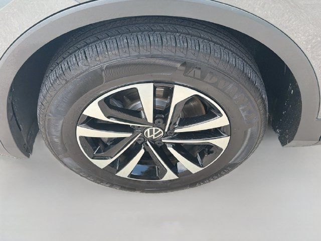 Used 2023 Volkswagen Tiguan S FWD image 40