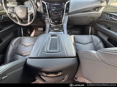 Used 2020 Cadillac Escalade ESV Platinum image 17