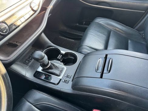 Used 2018 Toyota Highlander XLE AWD/4WD image 10