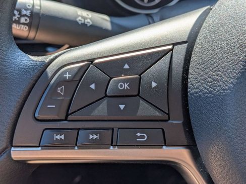 Used 2025 Nissan Sentra SV FWD image 19