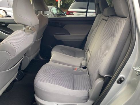 Used 2023 Toyota Highlander LE image 7