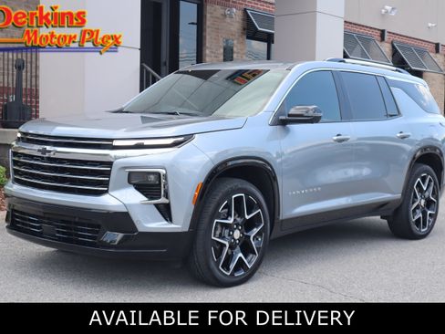 Used 2025 Chevrolet Traverse High Country FWD image 1