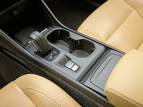 Used 2019 Volvo XC40 T5 Momentum image 19