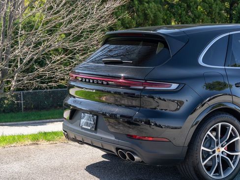 Used 2024 Porsche Cayenne S image 13