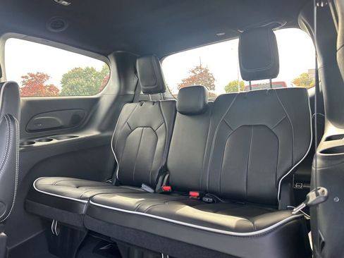 New 2026 Chrysler Pacifica Limited w/ S Appearance Package image 14