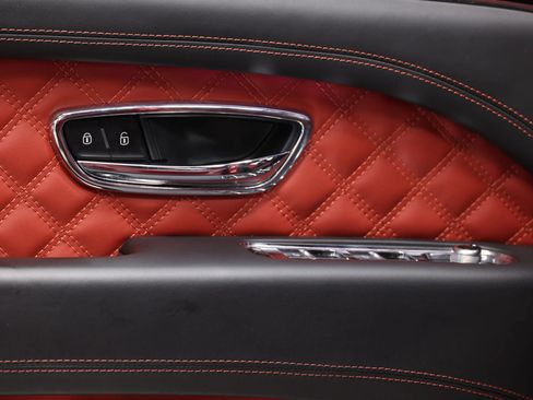 Used 2022 Bentley Bentayga AWD/4WD image 11