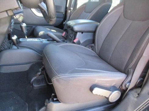 Used 2015 Jeep Wrangler Rubicon w/ Power Convenience Group image 14